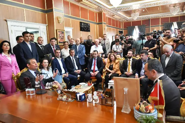 CHP Genel Başkanı Özel: Manisa’yı ayağa kaldırmanın yolu geçmişte olan biten her şeyi geride bırakmaktır