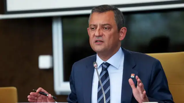 ADD'de konuşan Özgür Özel, Gezi'yi selamladı: Tayfun Kahraman hepimizin yerine yatıyor