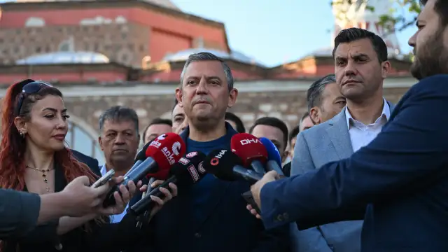 Özel'den Bahçeli'nin tehdidine cevap: "Dilim varmaz cehalet demeye..."