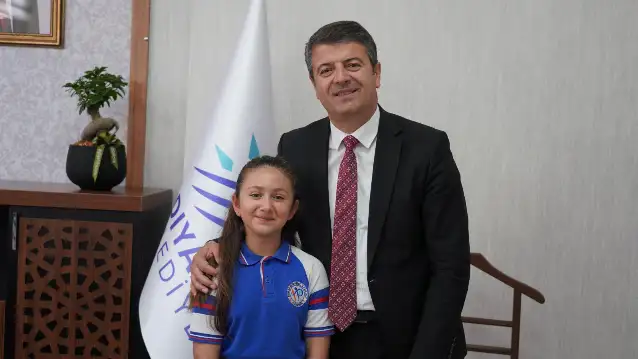 Tutdere’nin koltuğuna oturan depremzede çocuğun yürek burkan isteği!