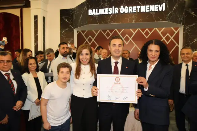 Ahmet Akın: Tüm Balıkesir kazandı, hizmet ve adalet için yola çıkıyoruz.