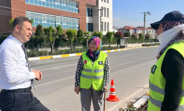 Ahmet Akın'dan emekçi kadınlara sürpriz ziyaret