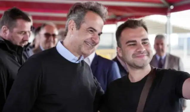 Yunanistan Başbakanı Miçotakis, Türk turistleri karşıladı