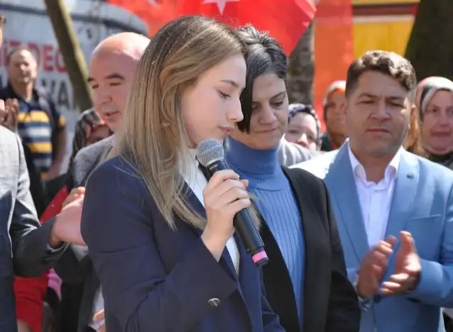 Türkiye'nin en genç belediye başkanı Çanakkale'de seçildi: 22 yaşında