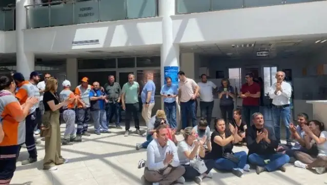 AKP'li Menemen Belediyesi yaklaşık 300 kişiyi işten çıkardı