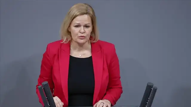 Almanya İçişleri Bakanı Faeser, Suriyelilere sağlanan korumanın gözden geçirileceğini açıkladı