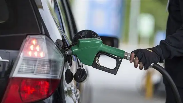 Benzin fiyatlarına 1 lira 55 kuruş zam geldi