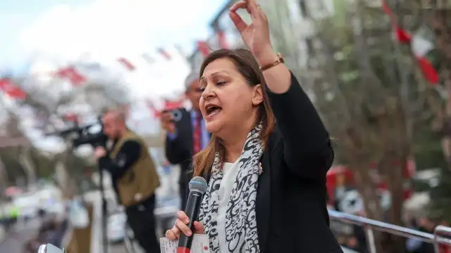 AKP'ye geçeceği iddia edilen Burcu Köksal, CHP'lilerin telefonuna çıkmadı