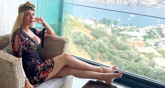 Ciciş kardeşlerden Ceyda Ersoy uçakta hostese saldırdı