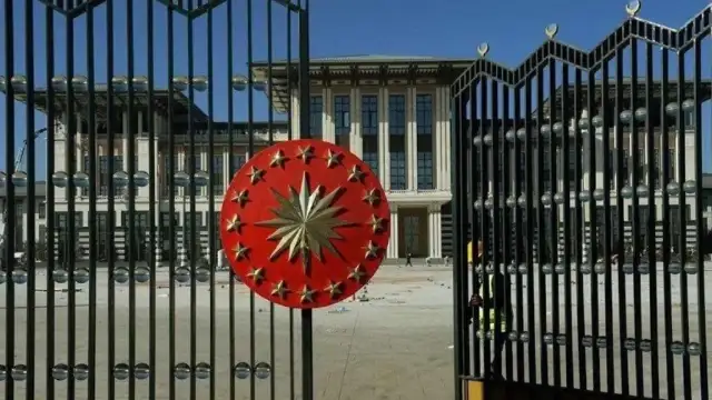 Mehmet Metiner ‘Kabinede değişim yetmez’ Saray’ın gözden geçirilmesi şart