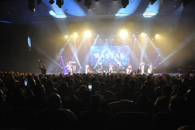 İran’ın ‘Kardeş Türküler’i Rastak, İstanbul’da konser verdi