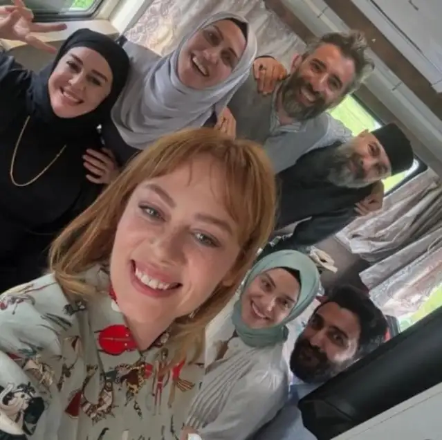 Demet Evgar, Kızıl Goncalar setini ziyaret etti