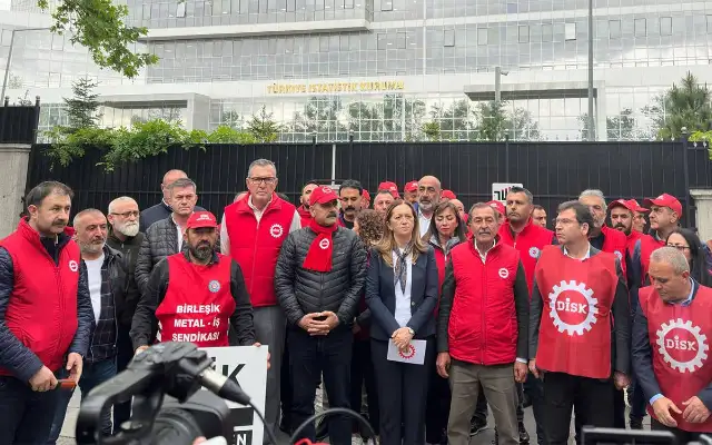 DİSK TÜİK'i protesto etti: Gerçekleri açıkla, ekmeğimle oynama