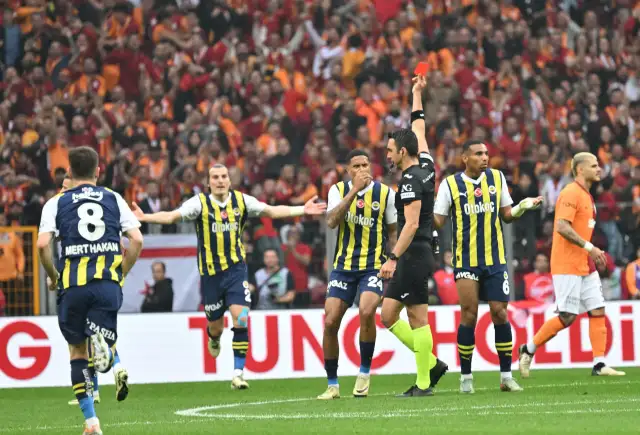 Fenerbahçe 10 kişi ile Galatasaray'ı evinde yendi