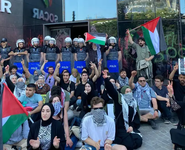 Filistin için Bin Genç grubundan SOCAR'a protesto
