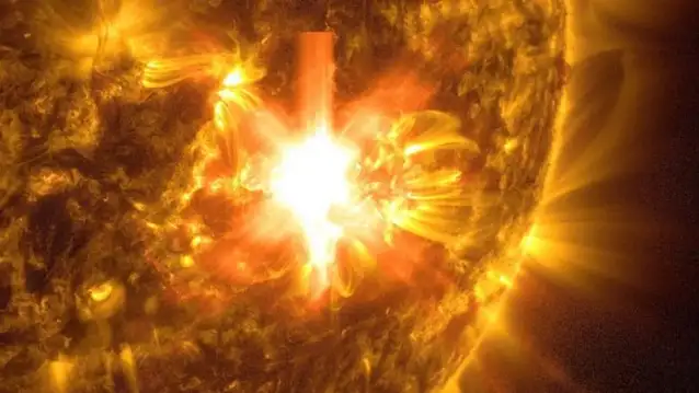 NASA, Güneş'teki patlamanın fotoğrafını yayınladı