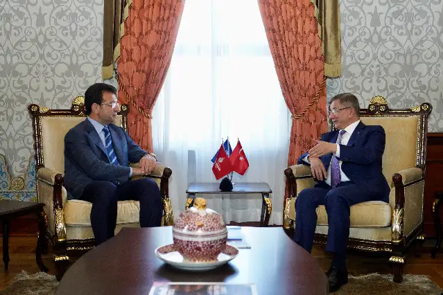 Davutoğlu, İmamoğlu'nu ziyaret etti