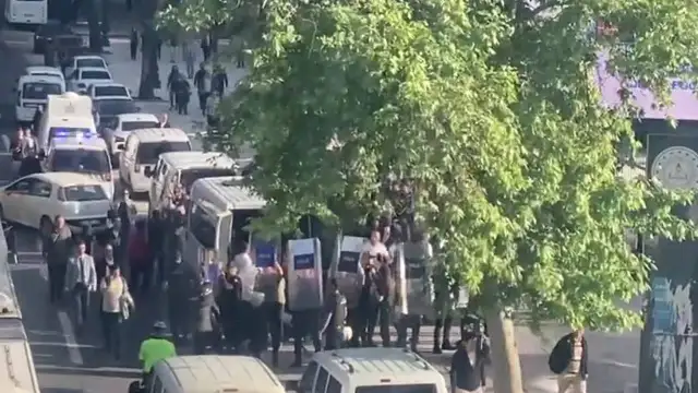MEB önünde oturma eylemi yapan özel okul öğretmenleri gözaltına alındı