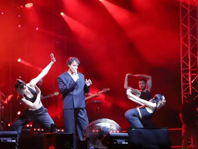 Tekirdağ’da Edis konserinde sokak lambası krizi: Fatura işçiye kesildi, işten kovulacak