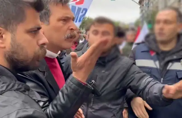 Saraçhane’de TİP’e müdahale! Erkan Baş polislerle tartıştı
