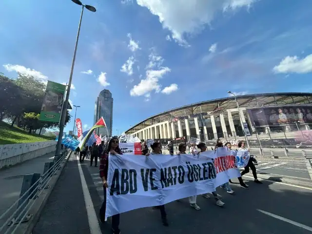 SOL Parti’den İstanbul’da bağımsızlık yürüyüşü: Yaşasın tam bağımsız Türkiye!