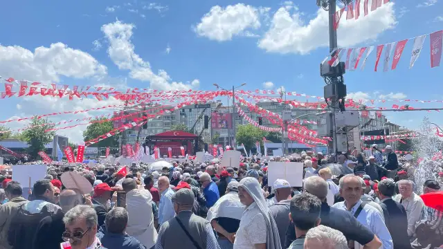 Binlerce emekli Tandoğan Meydanı'nda