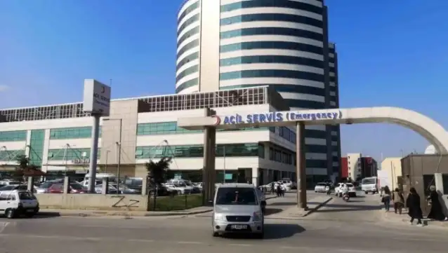 Tarsus'ta yedikleri gıdadan zehirlenen 57 işçi hastaneye kaldırıldı
