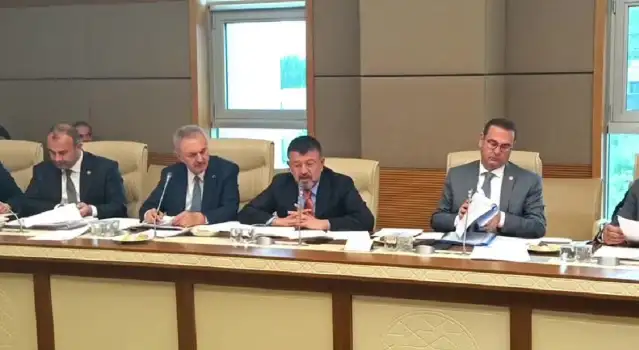 TBMM'de Komisyon Başkanı AKP'li Varank ile CHP'li Ağbaba arasında "şatafat" tartışması