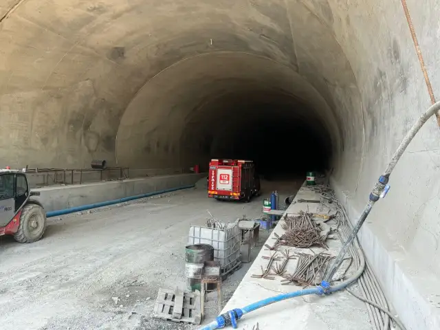 Trabzon'da tünel inşaatında iskele çöktü