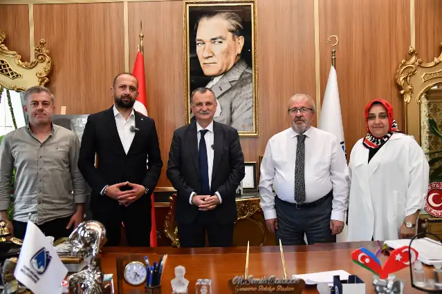 Başkan Balaban işçiye verdiği 1 mayıs ikramiyesi sözünü tutuyor