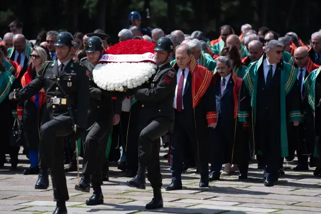 Yargıtay Başkanı Kerkez ve beraberindeki heyet Anıtkabir'i ziyaret etti