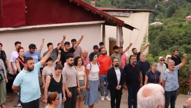 Kazım Koyuncu için Hopa'da bulunan anıt mezarı başında anma