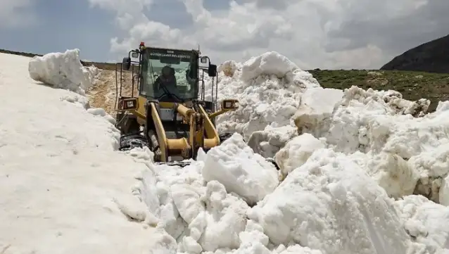 Van’da Haziran ayında karla mücadele çalışması devam ediyor
