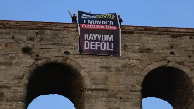 Saraçhane'deki kemere kayyım defol pankartı asıldı