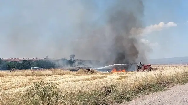 Diyarbakır'da buğday tarlasında yangın