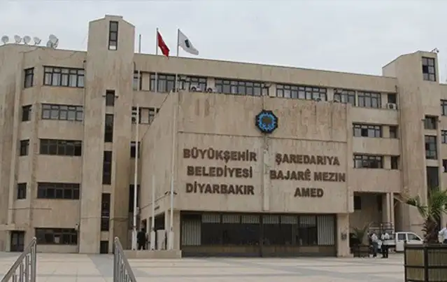 Kayyımların “özel kalem” olarak işe aldığı AKP’liler, memur olunca başka kentlere atandı