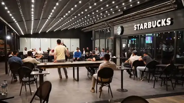 Diyarbakır'da şeriatçılar Burger King ve Starbucks bastı!