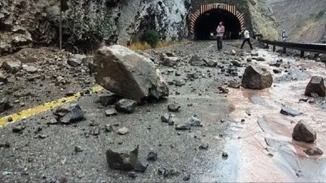 İran'da maden ocağı heyelan! 4 kişi göçük altında kaldı