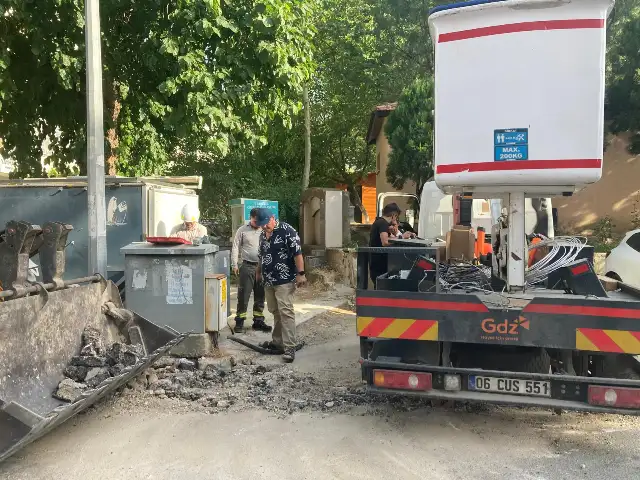 Manisa’da birçok elektrik trafosu aşırı sıcaklardan patladı