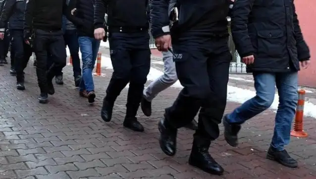 Mersin'de yapılan ev baskınlarda 12 kişi gözaltına alındı