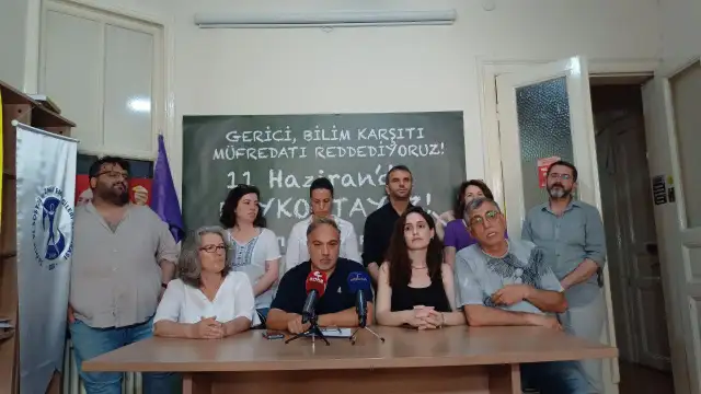 Müfredatı Geri Çekin Platformu: "Laik ve bilim karşıtı müfredatı reddediyoruz"
