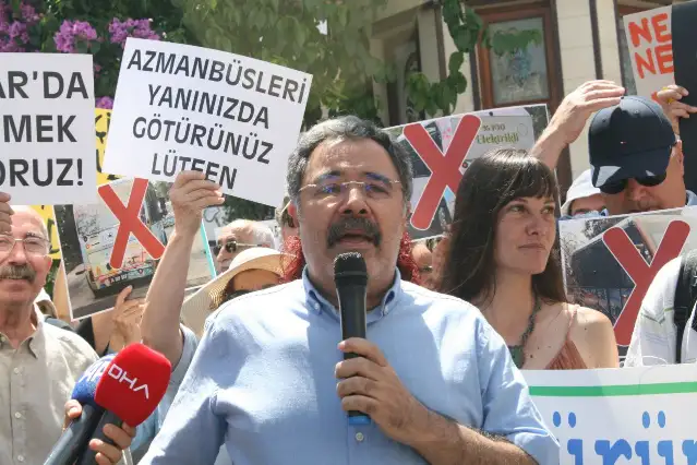 Yazar Ahmet Ümit'ten Ekrem İmamoğlu'na “azmanbüs” çağrısı: Bundan vazgeçin, yapmayın!