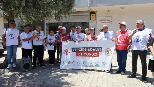 Adana, Antalya ve Mersin'de Sağlıkçılar 'Vergide Adalet' talebini yineledi
