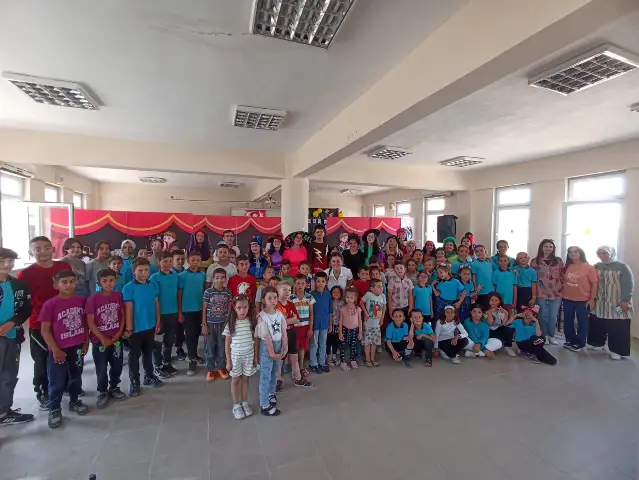 Pelitalanlı öğrenciler sevimli müzisyenler ile eğlendi