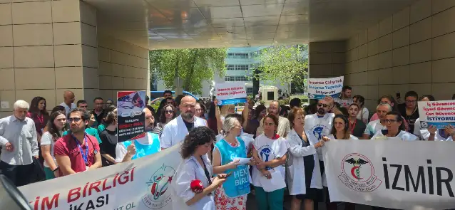 İzmir’de hasta yakınları doktora saldırdı