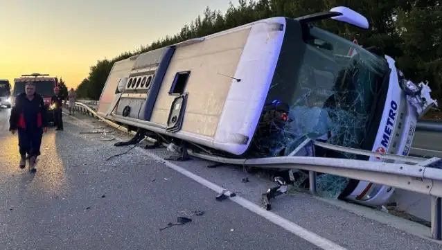Afyon'da yolcu otobüsü kaza yaptı: 11 yaralı