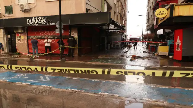İzmir'de yağmur nedeniyle 2 kişi, elektrik akımına kapılarak öldü