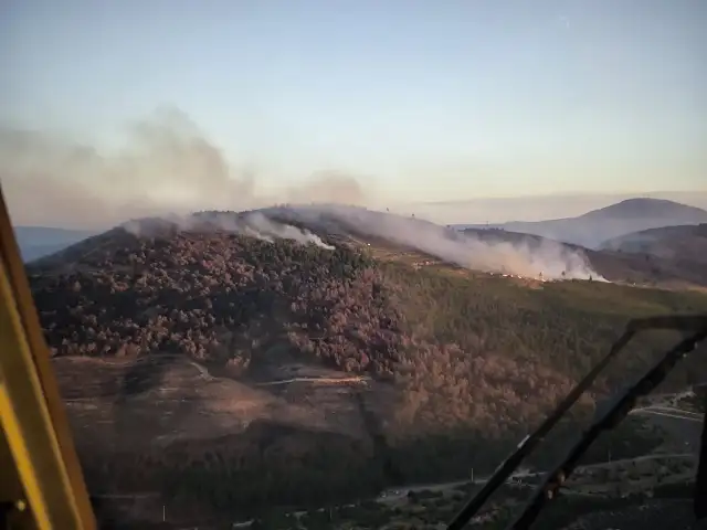 Soma'da çıkan orman yangınına müdahale ediliyor