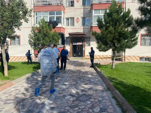 Kayseri'de komşu kavgası: Baba ile oğlu yaralandı