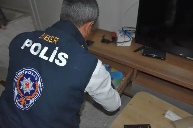 Mersin'de "müstehcen yayın" iddiasıyla yakalanan 12 zanlıdan 5'i tutuklandı